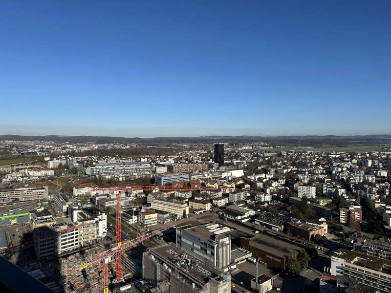 Vue sur Dübendorf depuis le Three Point