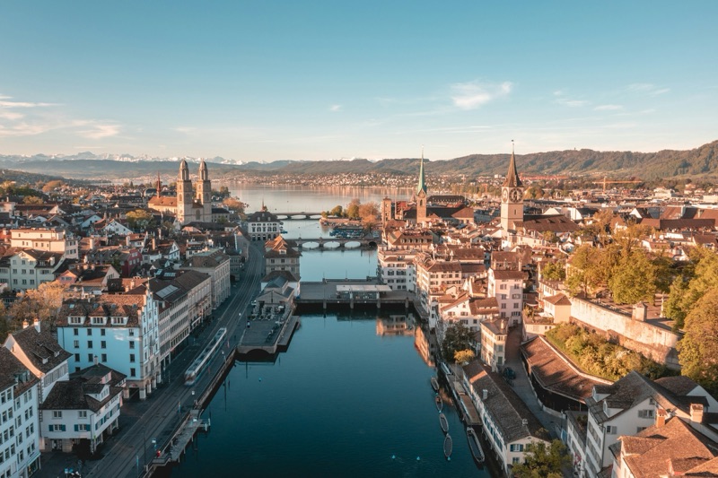 Zurich vu du ciel avec la Limmat et le Grossmünster